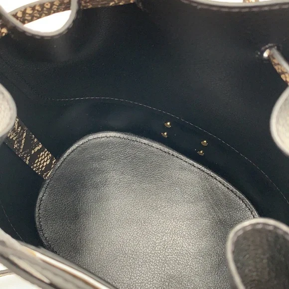 MICHAEL KORS 
Reed Md Pebbled Leather Belted Bucket Messenger Satchel Crossbody - Picture 9 of 16